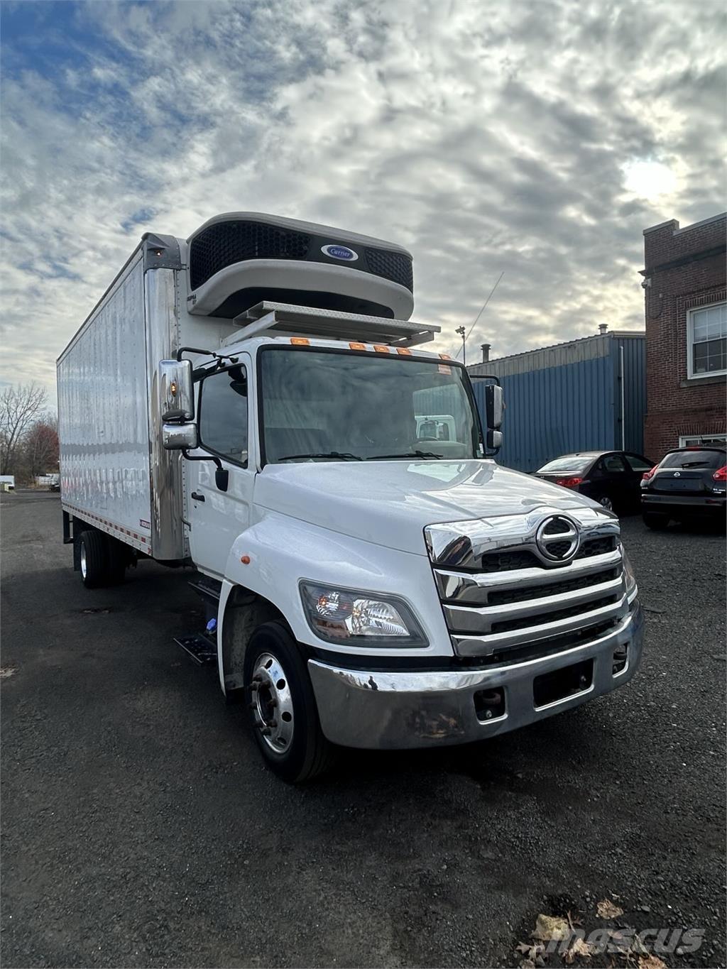 Hino L6 Грузовики-Фургоны