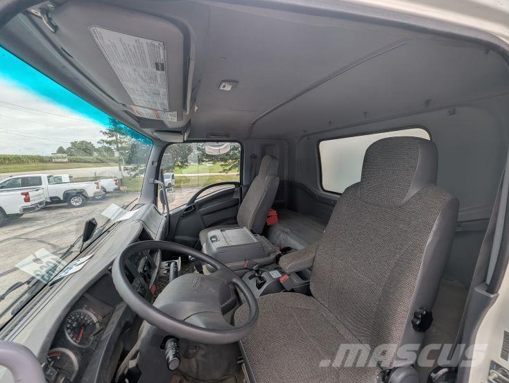 Isuzu FTR Грузовики-Фургоны