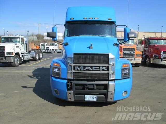 Mack AN64T Седельные тягачи