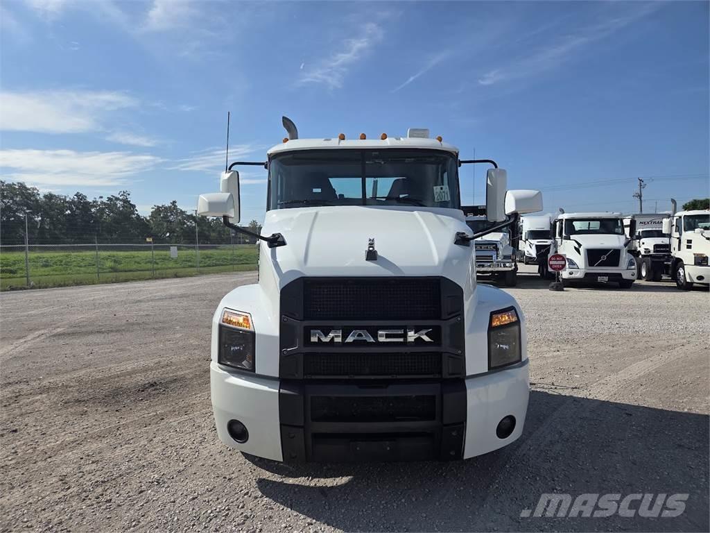 Mack AN64T Седельные тягачи