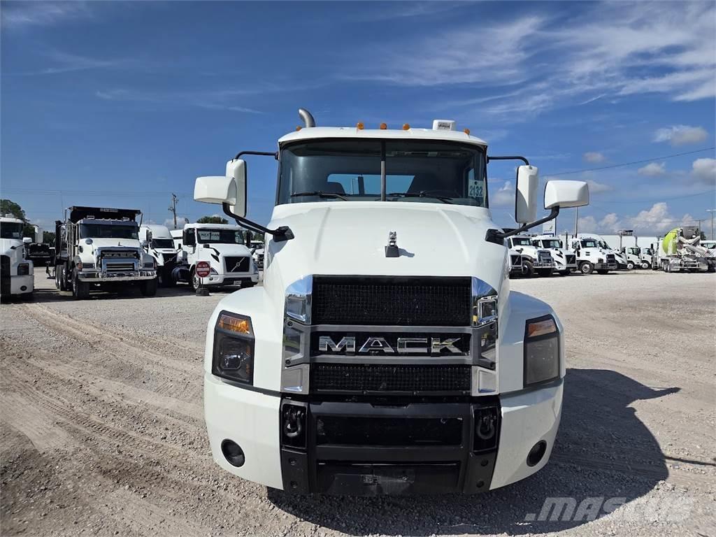 Mack AN64T Седельные тягачи