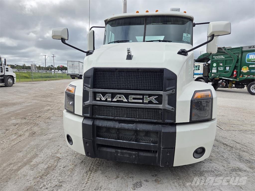 Mack AN64T Седельные тягачи