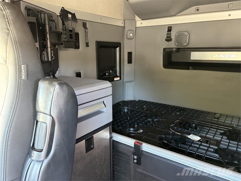 Mack AN64T Седельные тягачи