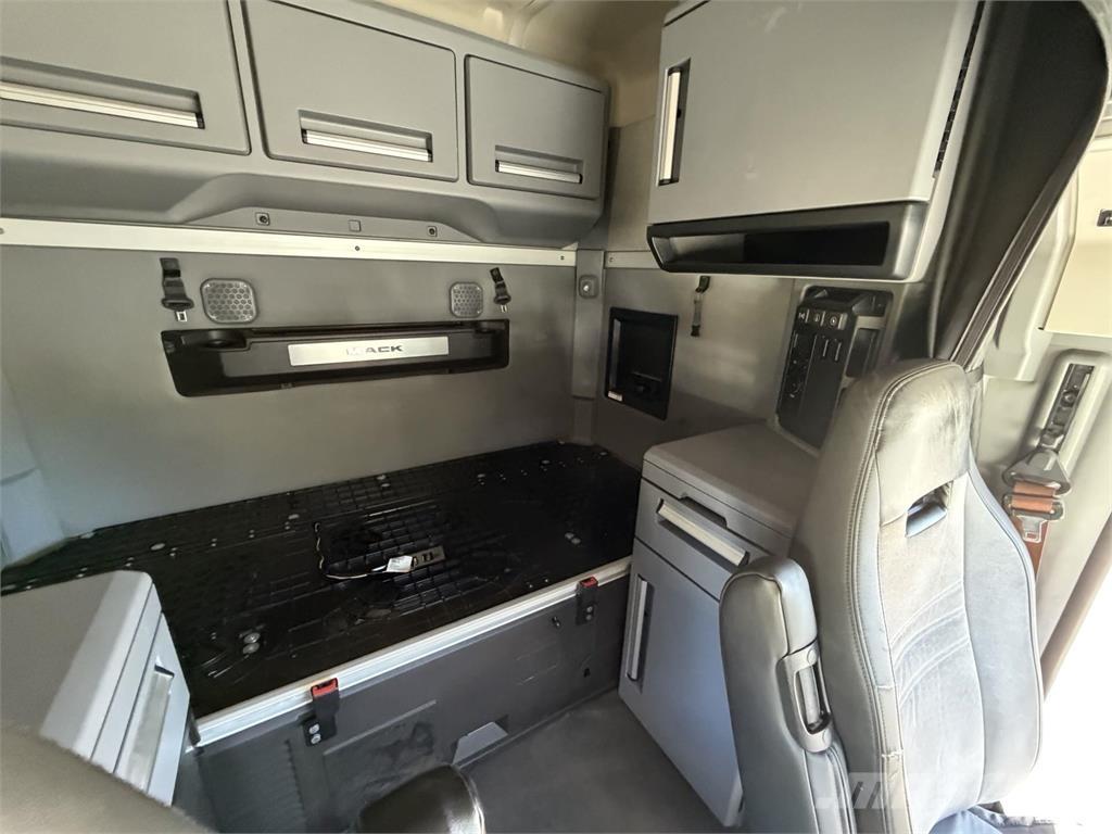 Mack AN64T Седельные тягачи