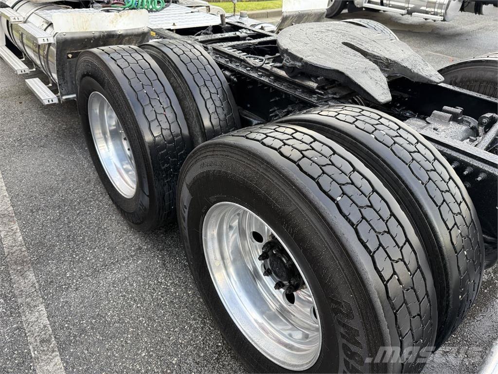 Mack CHU613 Седельные тягачи