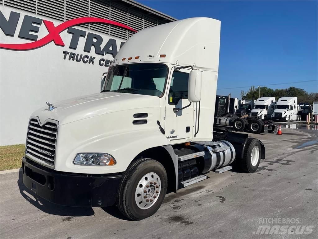 Mack CXU612 Седельные тягачи