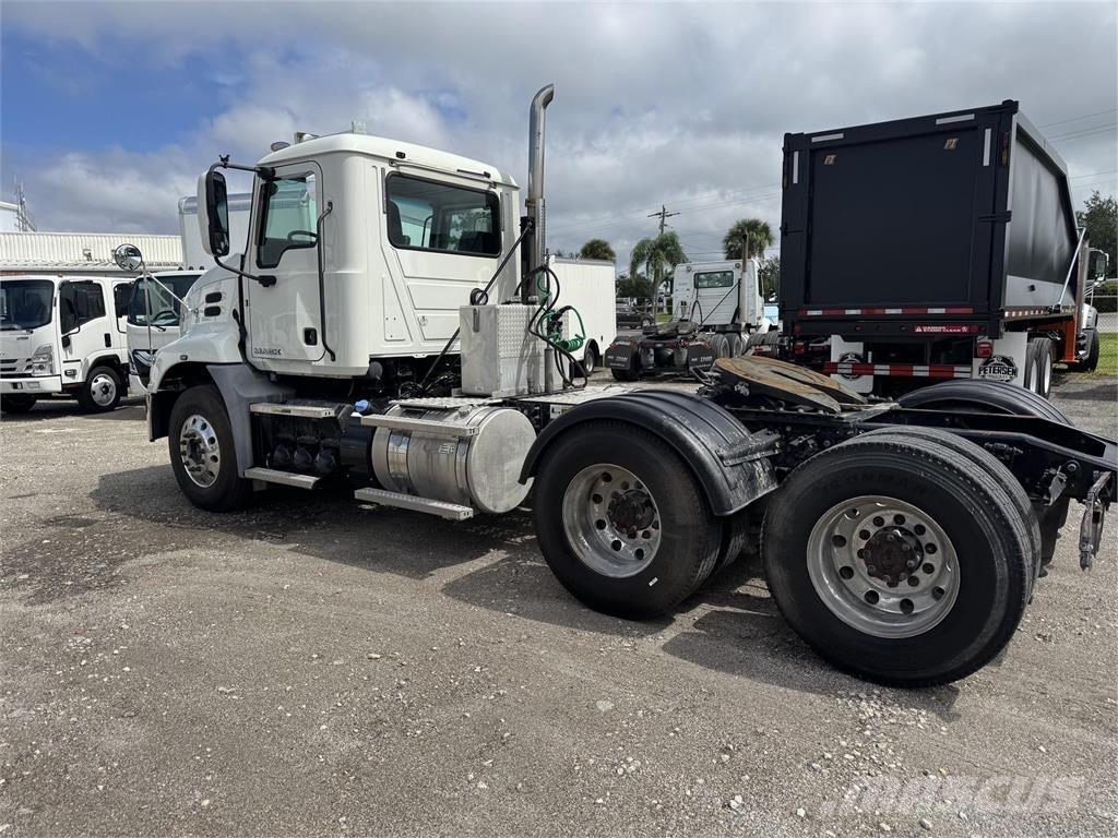 Mack CXU613 Седельные тягачи