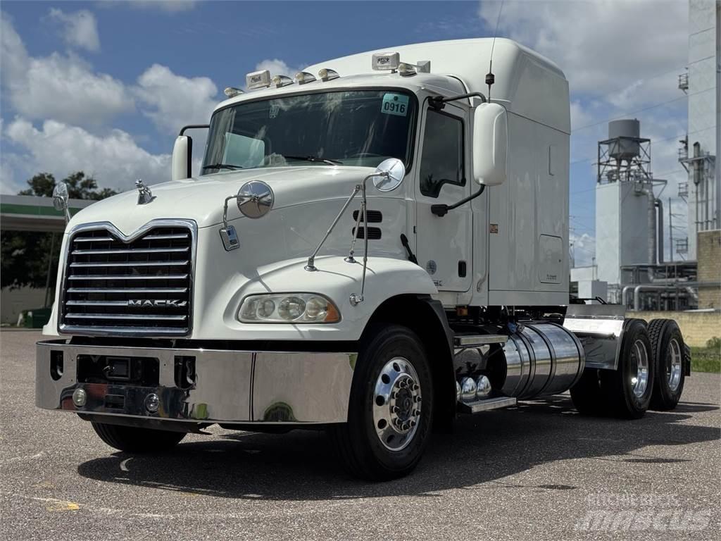 Mack CXU613 Седельные тягачи