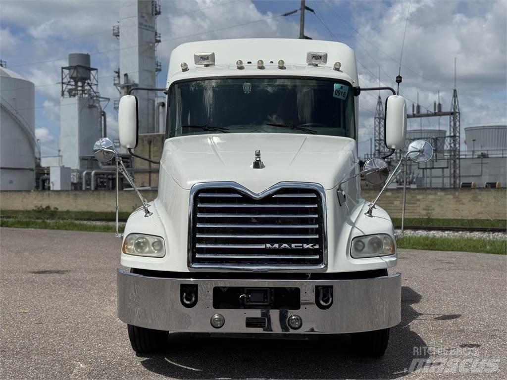 Mack CXU613 Седельные тягачи