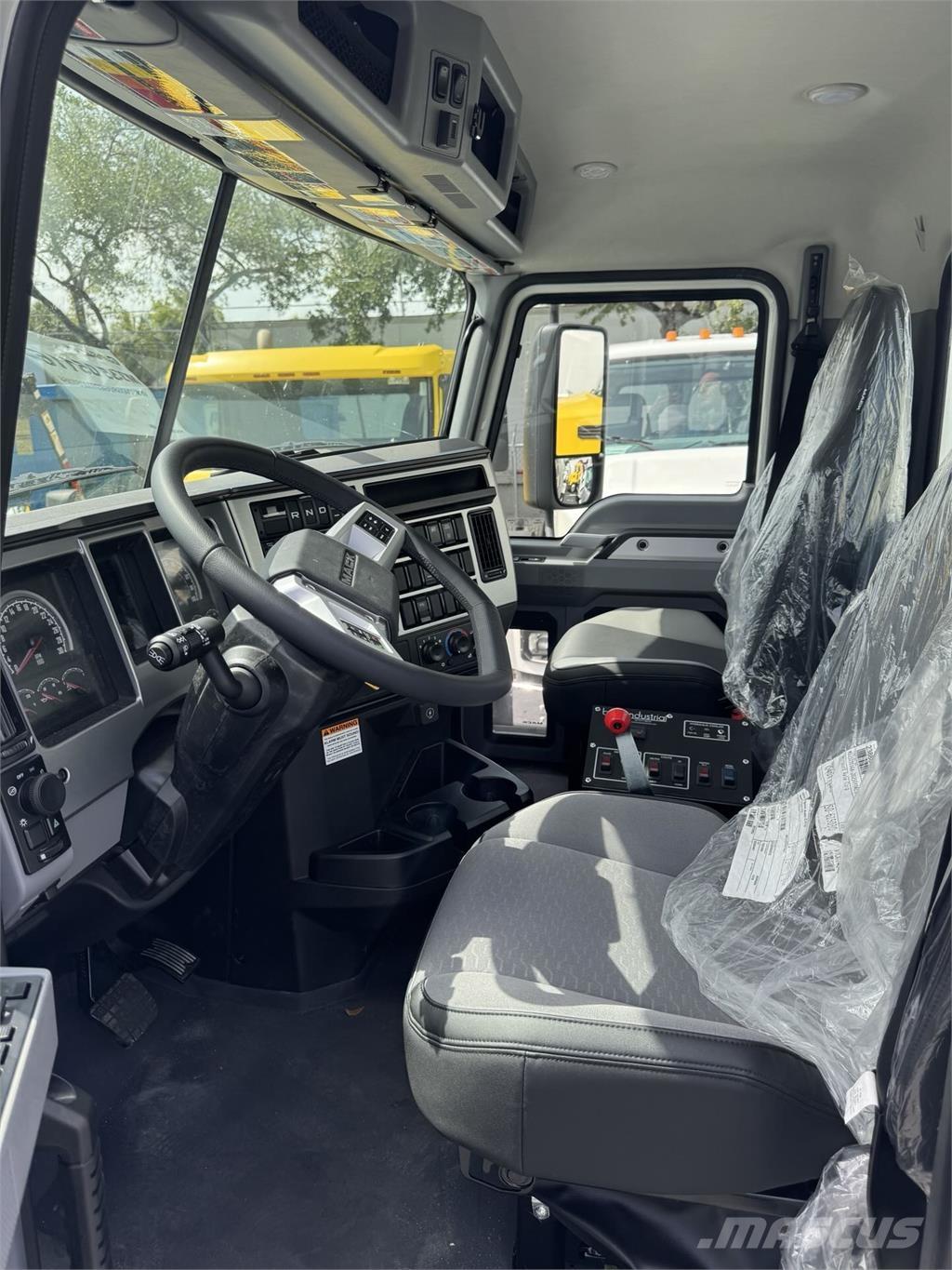 Mack GR64B Автобетоносмесители