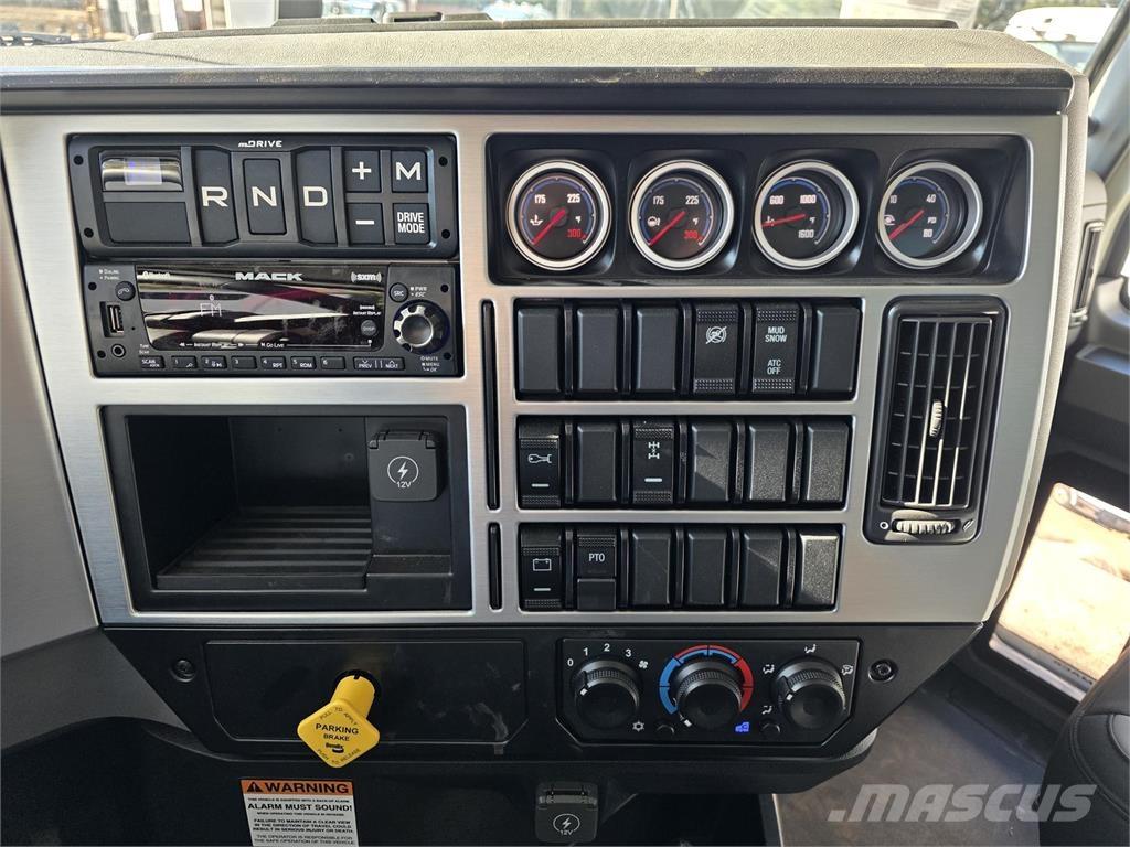 Mack GR64B Грузовики-Самосвалы