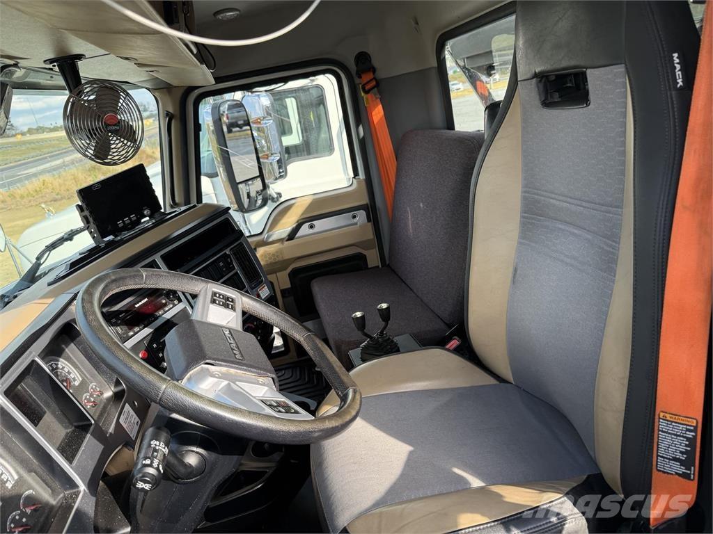 Mack GR64BR Специальные грузовики