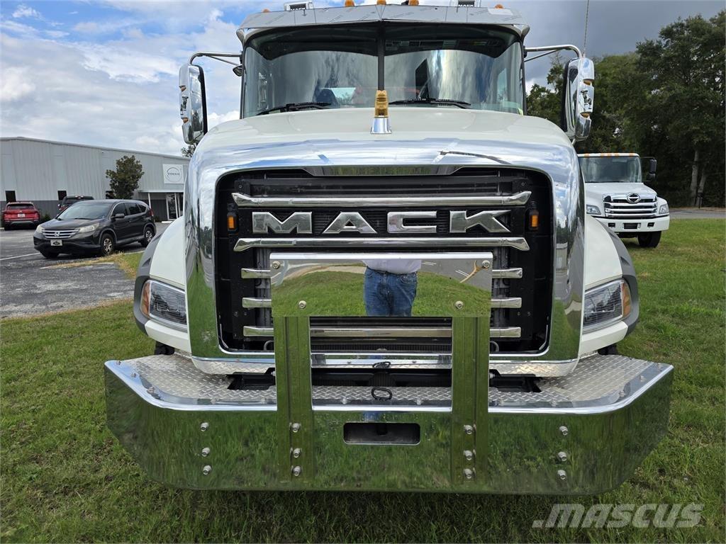 Mack GR64BR Грузовики-Самосвалы