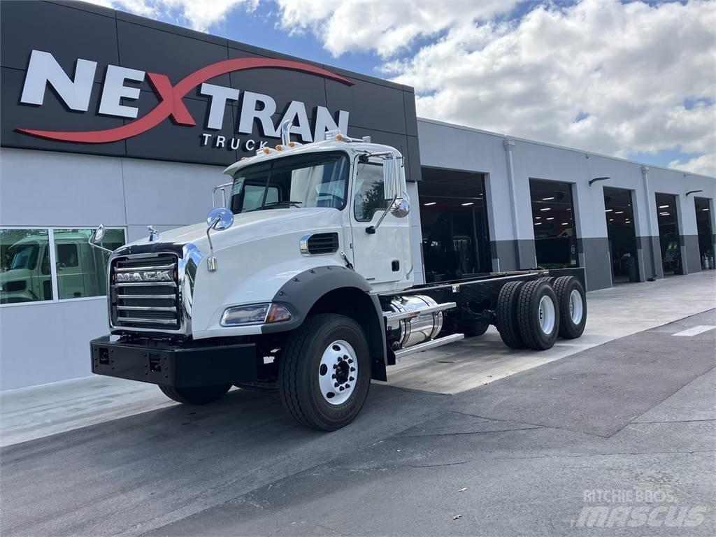 Mack GR64BRX Шасси с кабиной