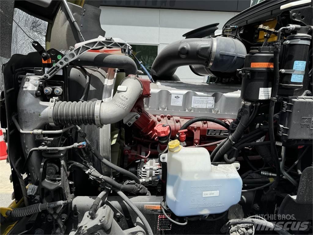 Mack GR64BRX Грузовики-Самосвалы