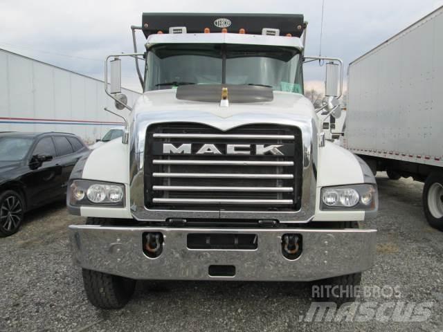 Mack GR64F Грузовики-Самосвалы