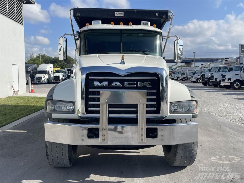 Mack GR64F Грузовики-Самосвалы