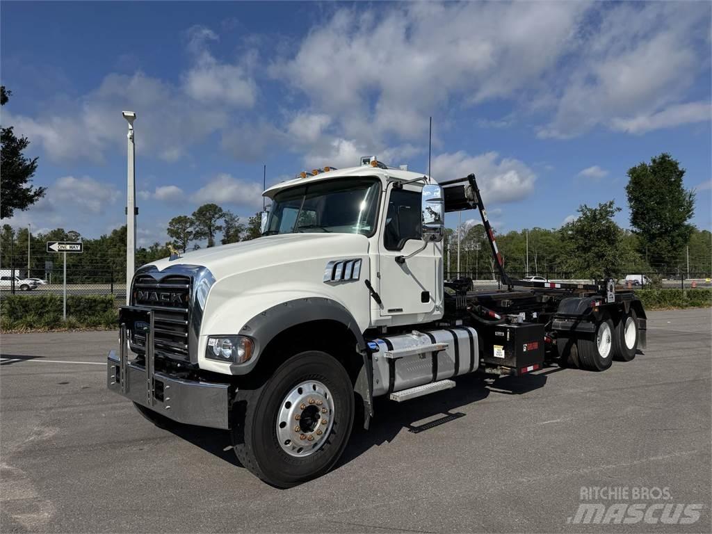 Mack GR64F Специальные грузовики