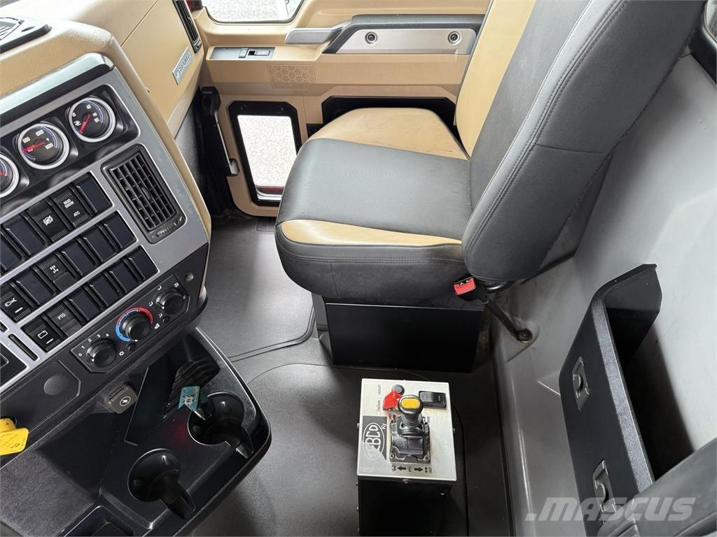 Mack GR64F Грузовики-Самосвалы