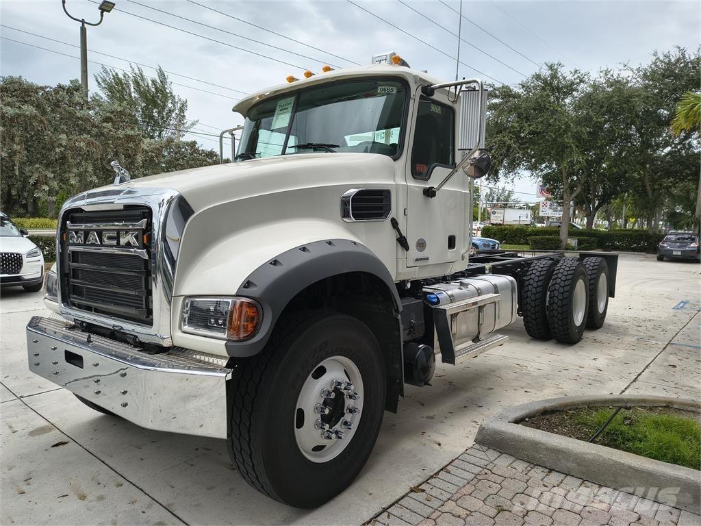 Mack GR64F Лесозаготовительная техника - Другие