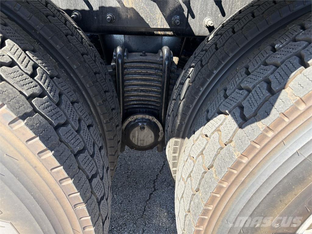 Mack GR64F Специальные грузовики