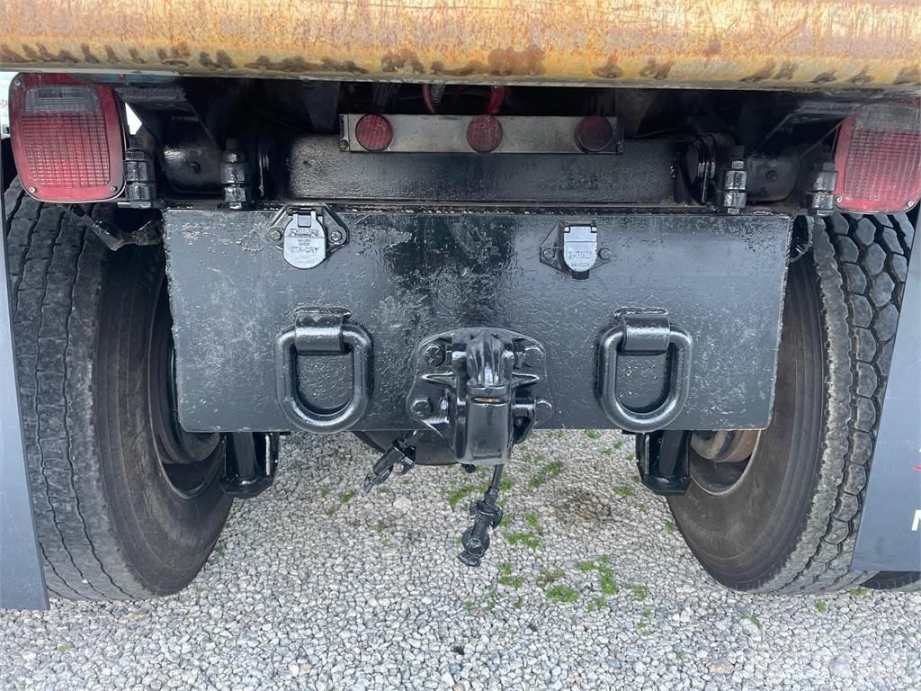 Mack GR64FR Грузовики-Самосвалы