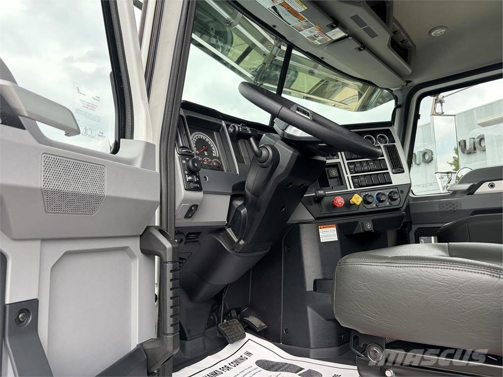 Mack GR64FT Седельные тягачи