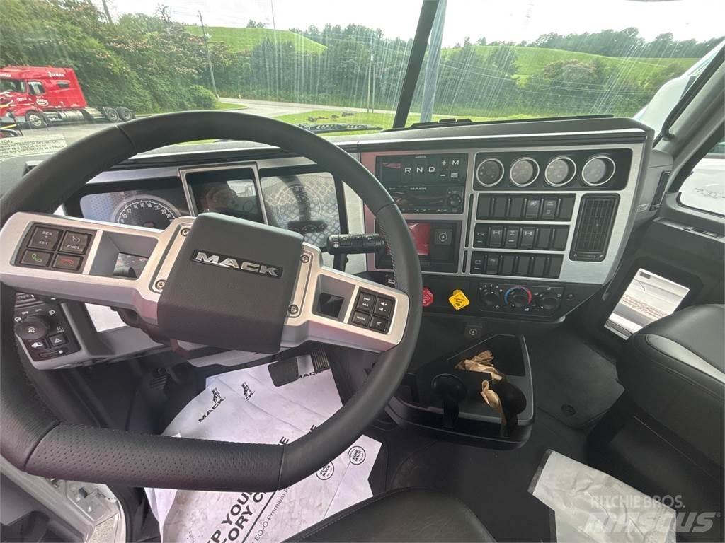 Mack GR64FT Седельные тягачи
