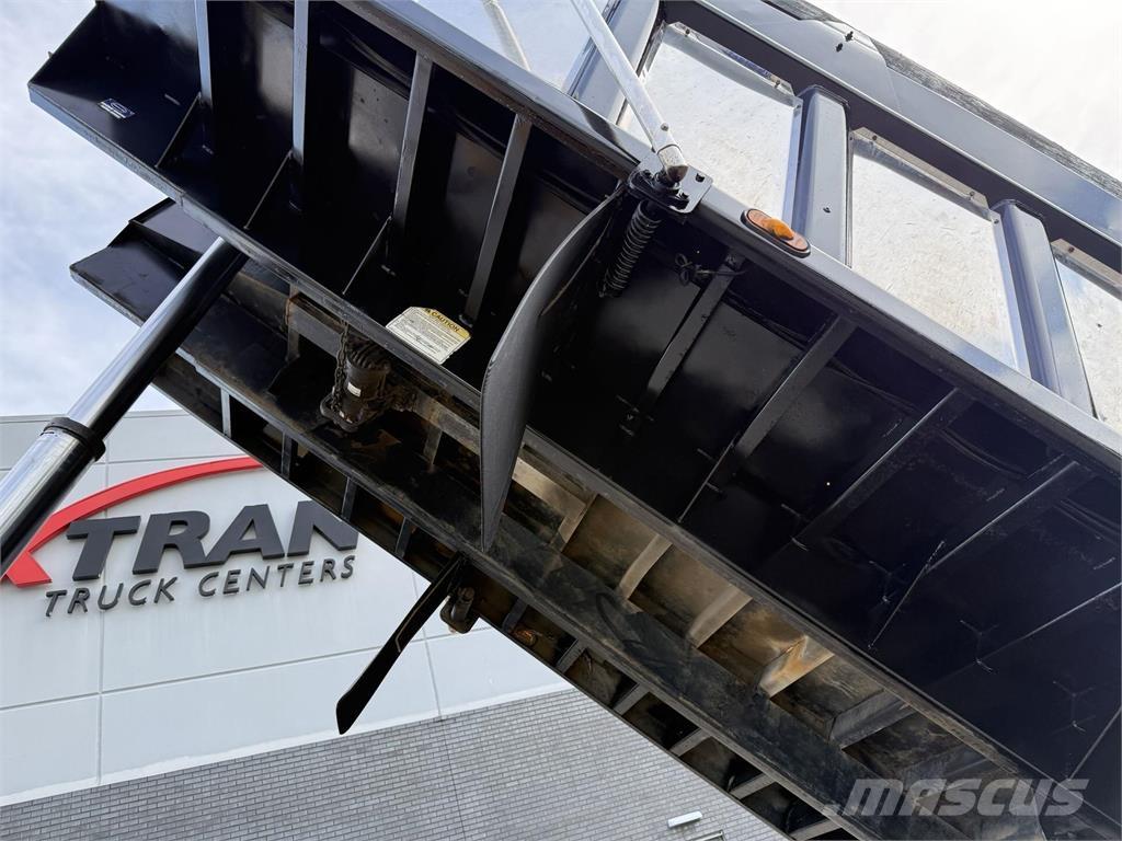 Mack GU713 Грузовики-Самосвалы