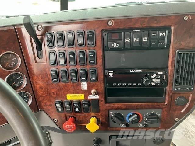 Mack GU800 Шасси с кабиной