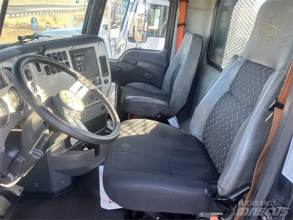 Mack GU813 Специальные грузовики