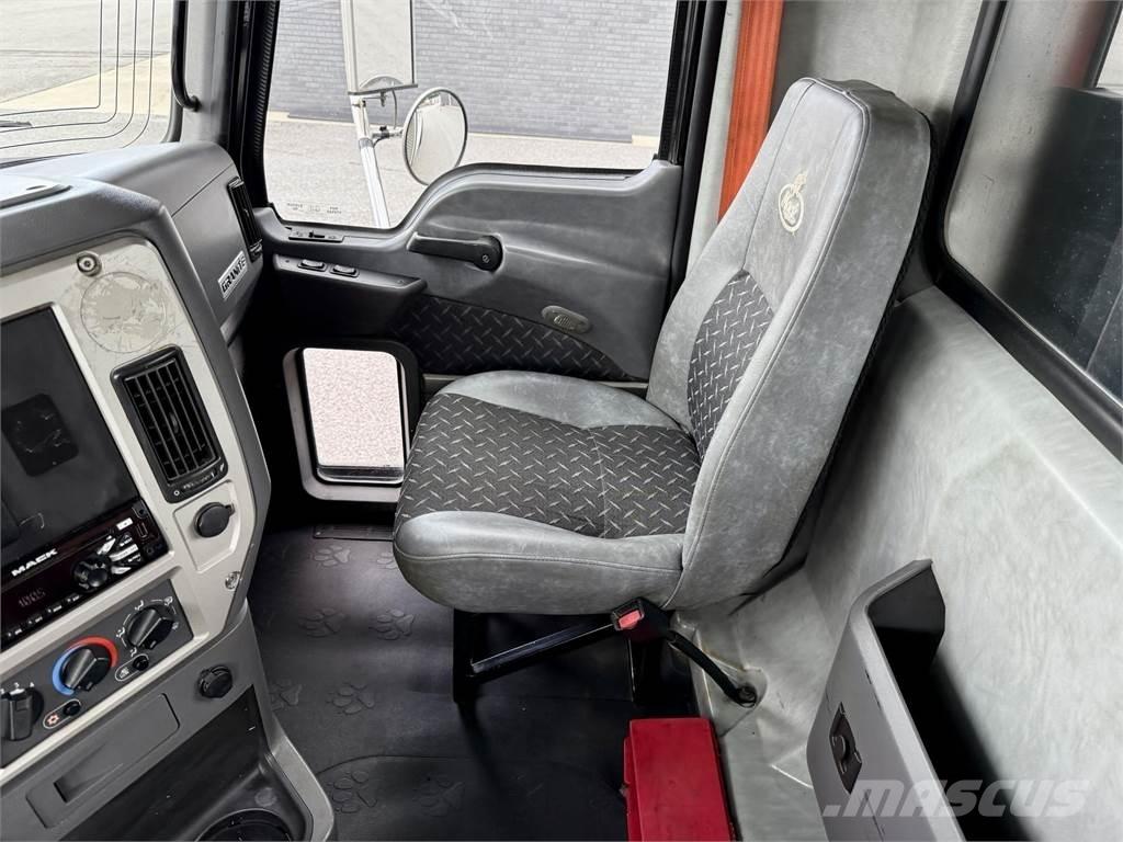 Mack GU813 Специальные грузовики