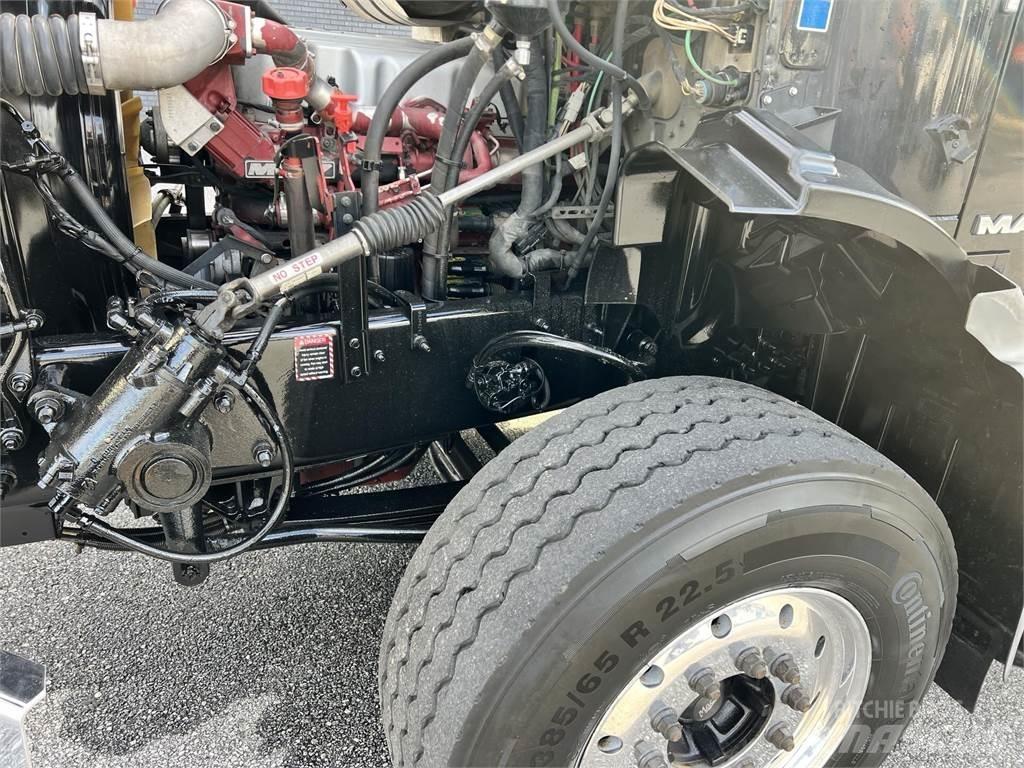Mack GU813 Специальные грузовики