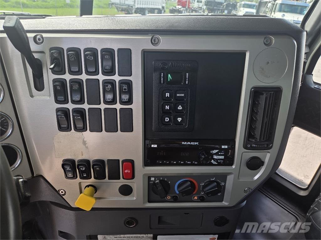 Mack GU813 Грузовики-Самосвалы
