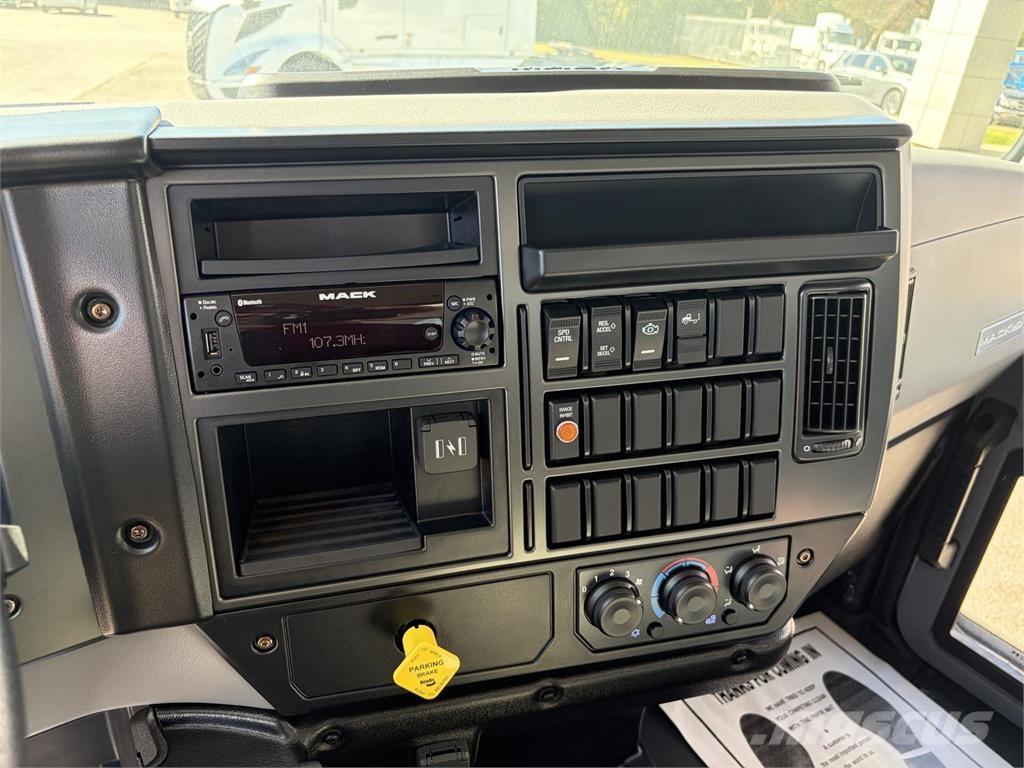 Mack MD6 42R Грузовики-Фургоны