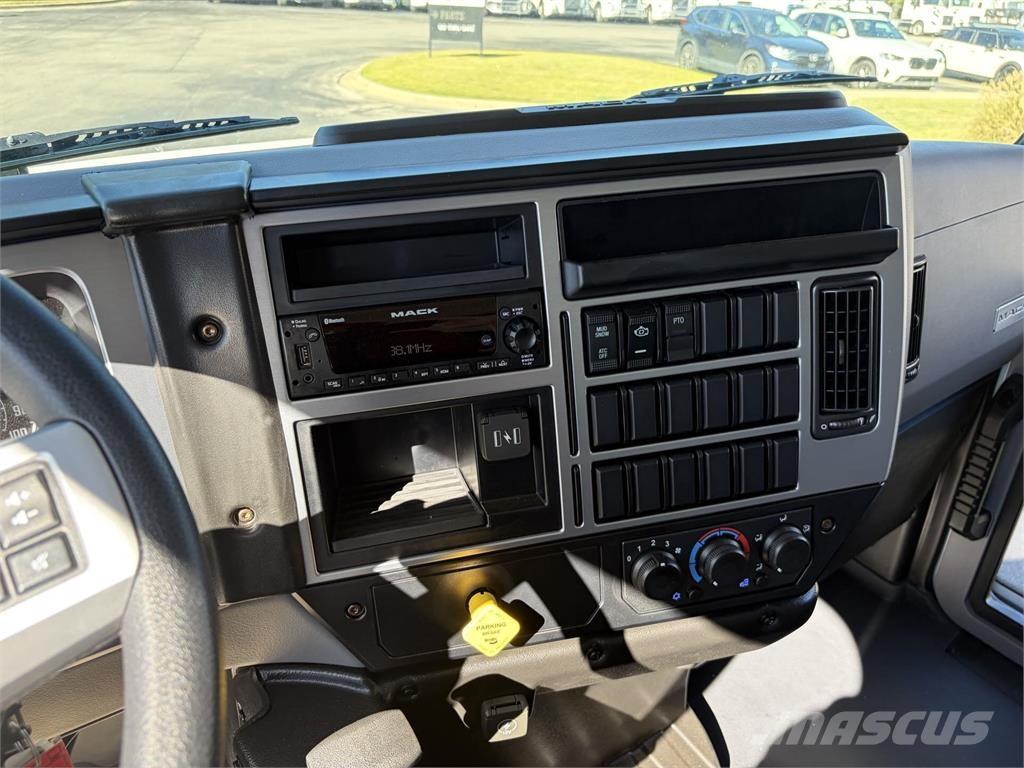 Mack MD6 42R Грузовики-Фургоны