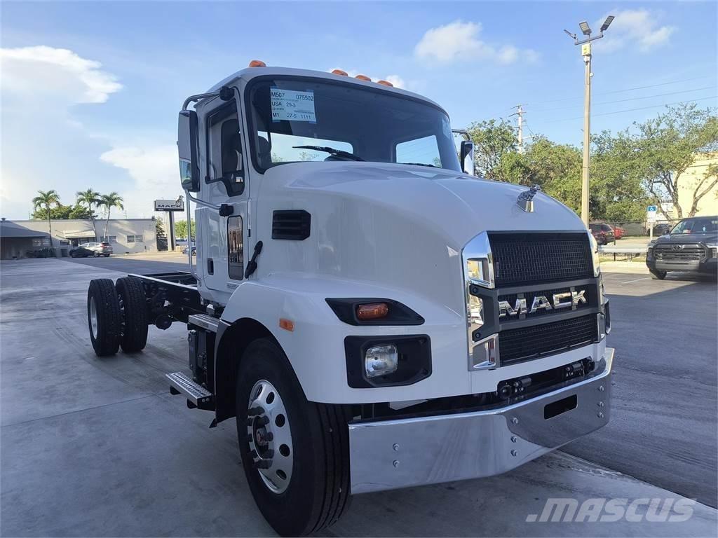 Mack MD7 42R Шасси с кабиной