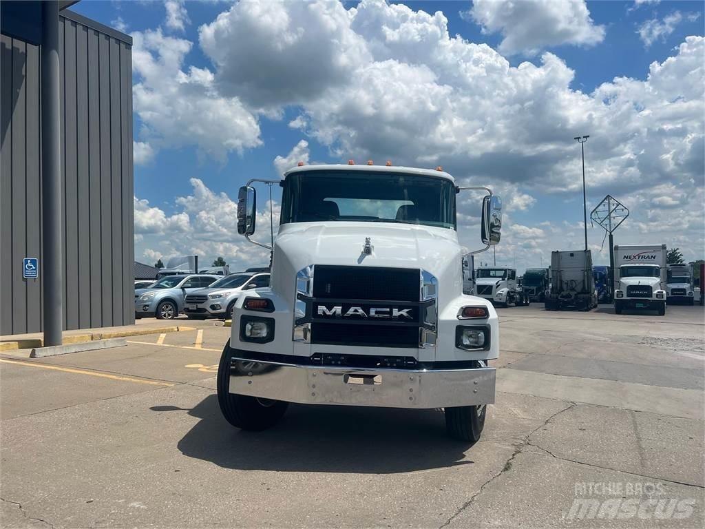 Mack MD742 Шасси с кабиной