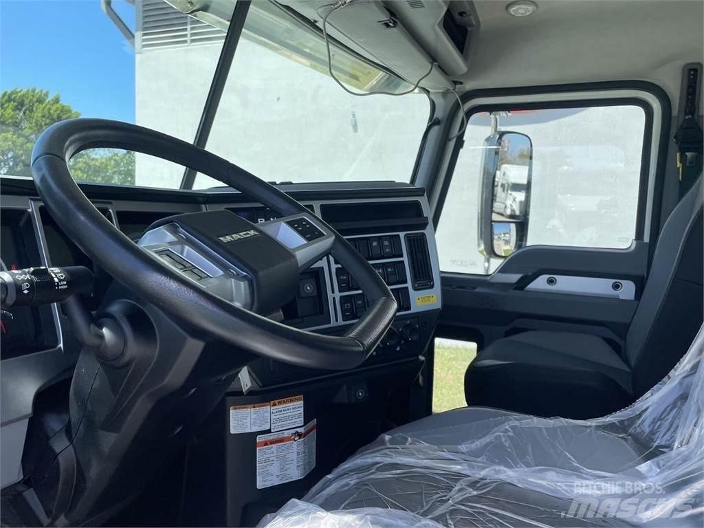 Mack PI64T Седельные тягачи