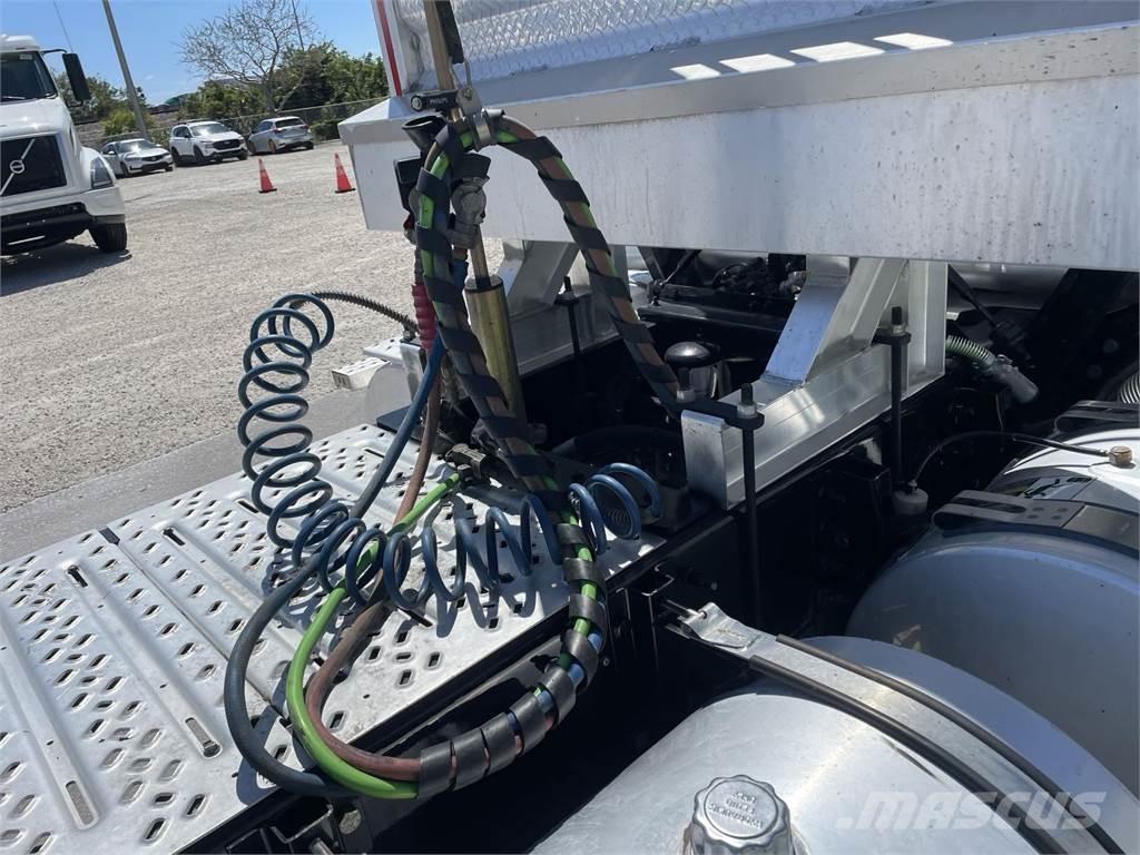 Mack PI64T Седельные тягачи