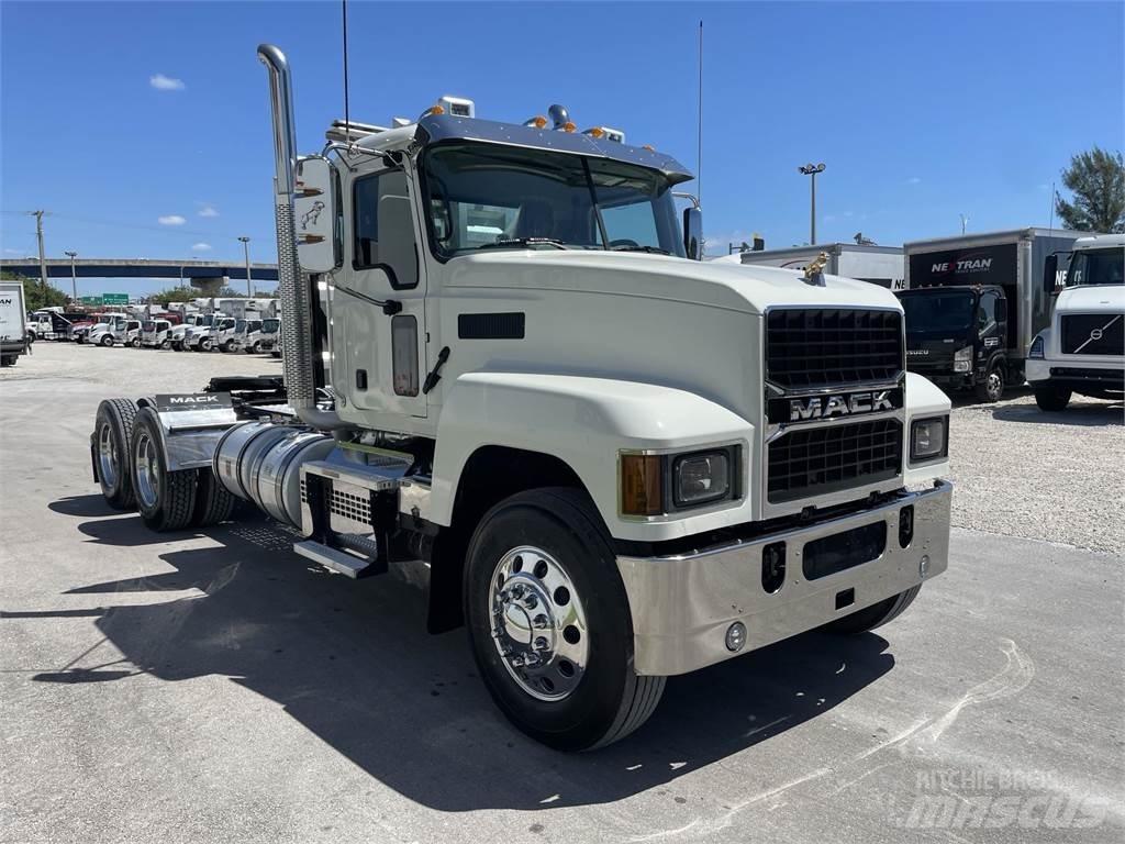 Mack PI64T Седельные тягачи