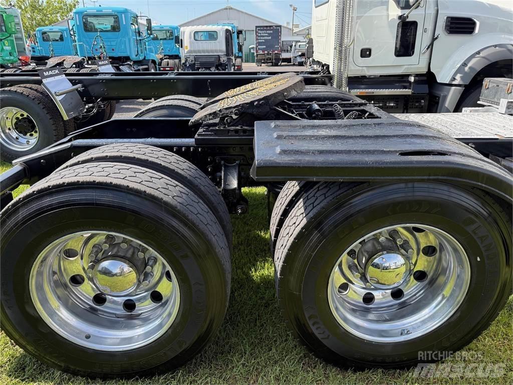 Mack PI64T Седельные тягачи