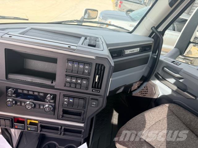 Mack PR64T DAYCAB Седельные тягачи