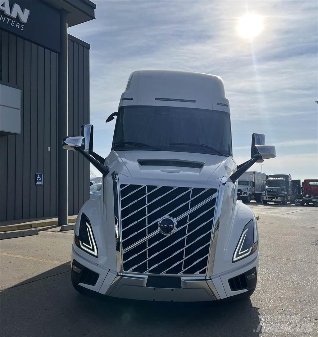 Volvo NEW VNL860 Седельные тягачи