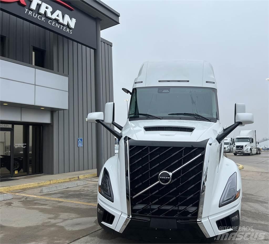 Volvo NEW VNL860 Седельные тягачи