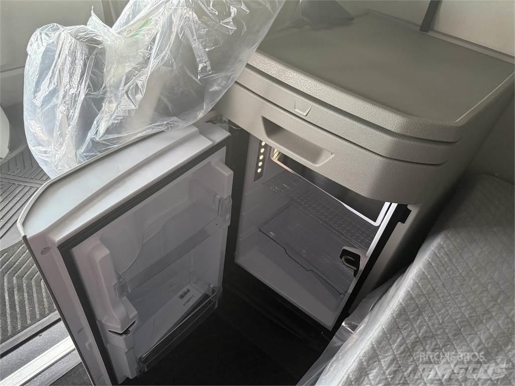 Volvo NEW VNL860 Седельные тягачи