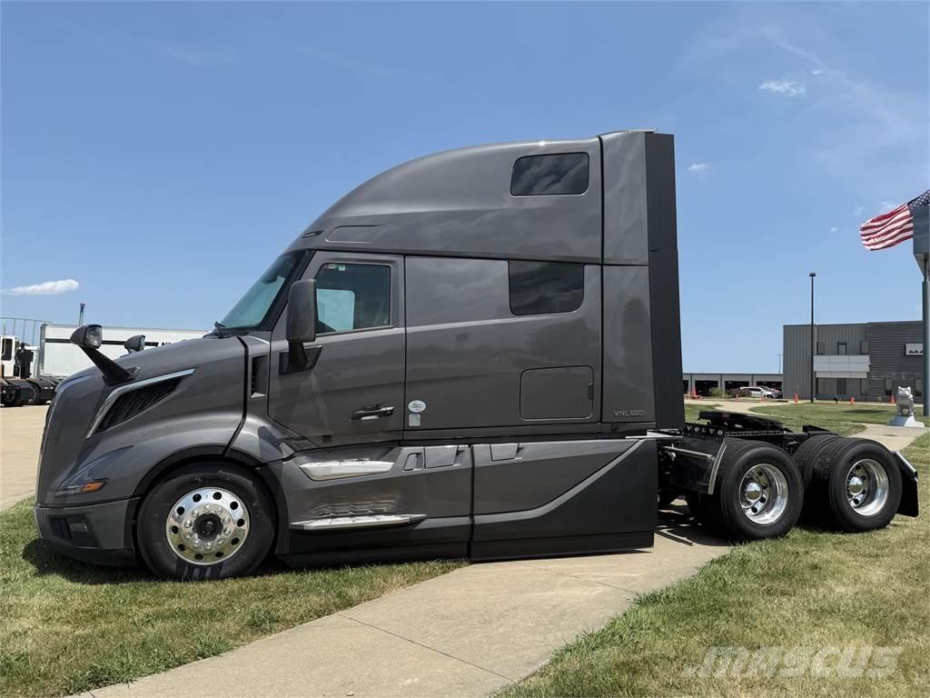 Volvo NEW VNL860 Седельные тягачи