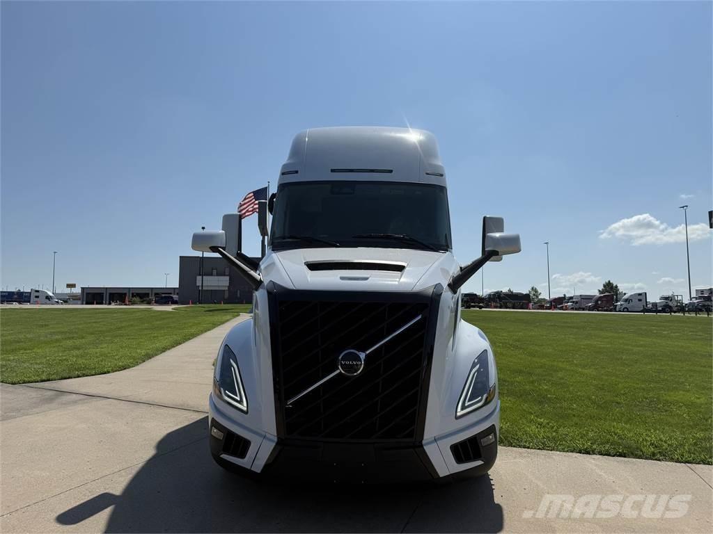 Volvo NEW VNL860 Седельные тягачи