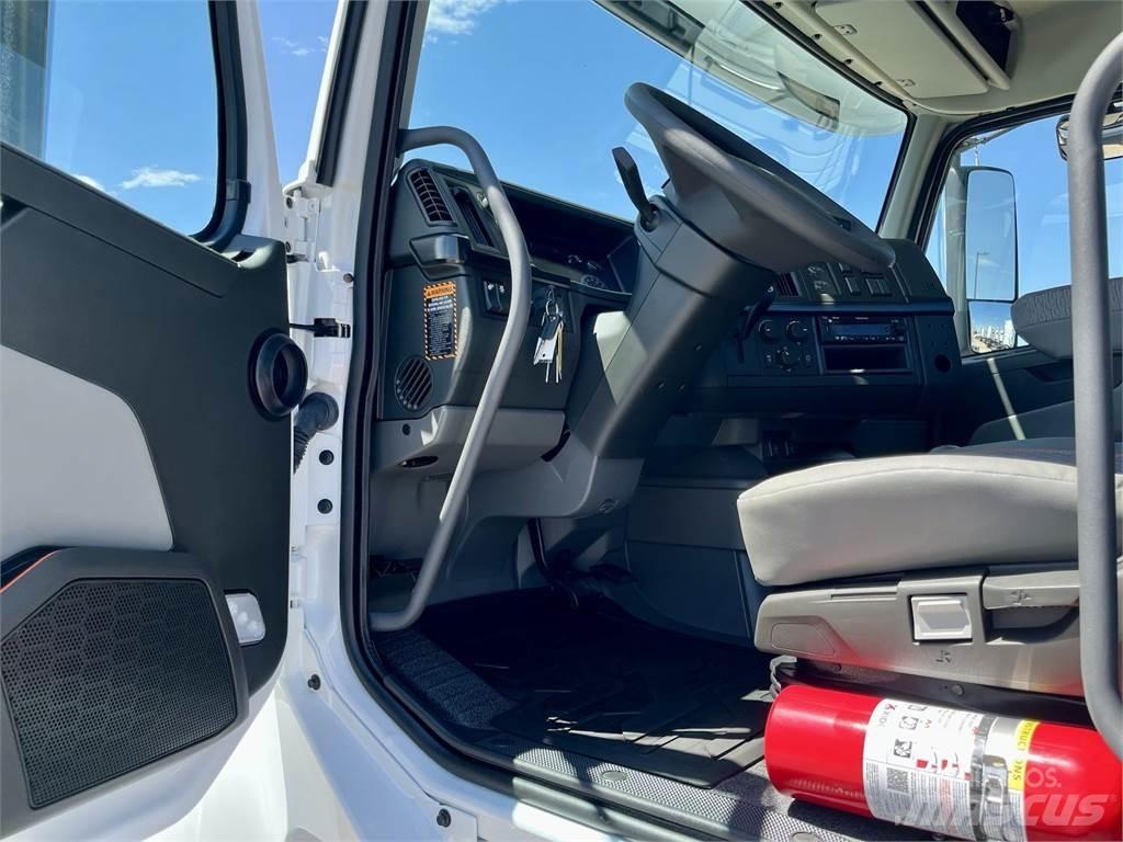 Volvo VHD64FT300 Седельные тягачи