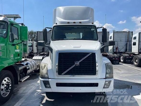 Volvo VNL42T Седельные тягачи